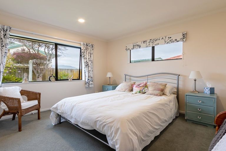 Photo of property in 32 Hadleigh Court, Paraparaumu, 5032
