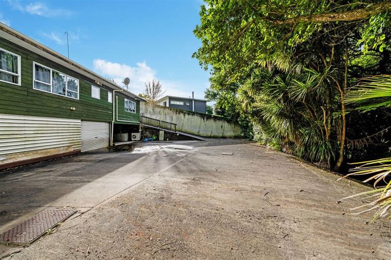 Photo of property in 323 Glenfield Road, Glenfield, Auckland, 0629