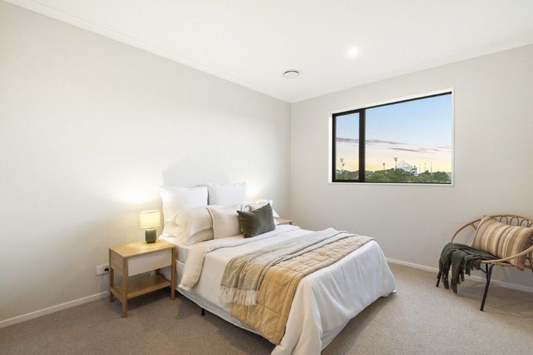 Photo of property in 8/7 Parapara Place, Albany, Auckland, 0632