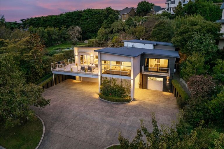 Photo of property in 302 Paremata Road, Whitby, Porirua, 5381