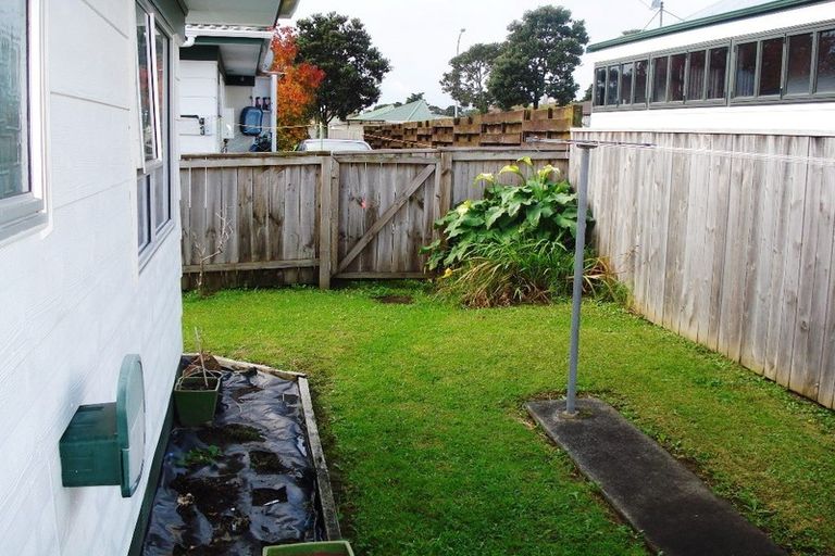 Photo of property in 2/25 Cromdale Avenue, Highland Park, Auckland, 2010