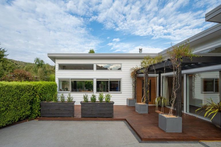 Photo of property in 24 Waimarama Street, Waikawa, Picton, 7220