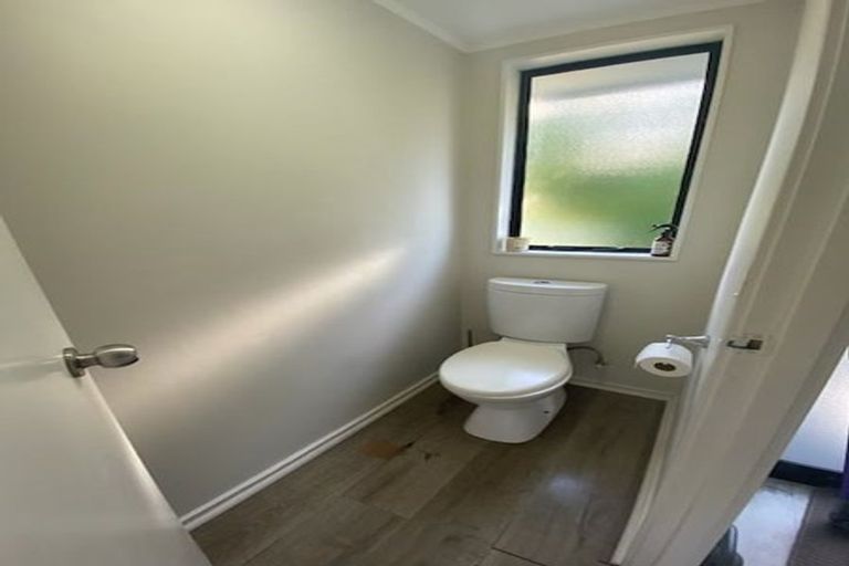 Photo of property in 2/14 Thalia Place, Totara Vale, Auckland, 0629