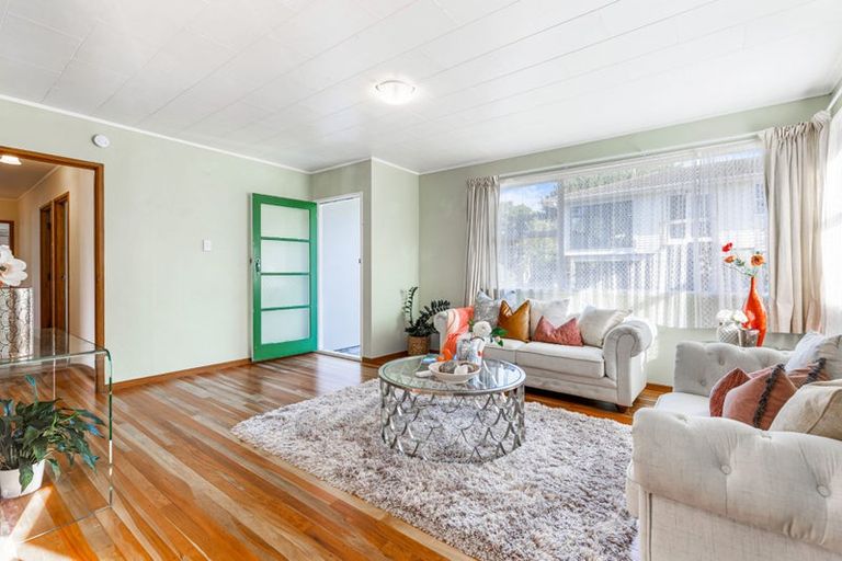 Photo of property in 18 Paewai Road, Glen Eden, Auckland, 0602