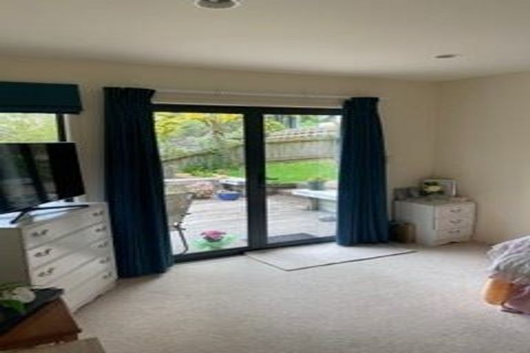 Photo of property in 8 Adelie Place, Murrays Bay, Auckland, 0630