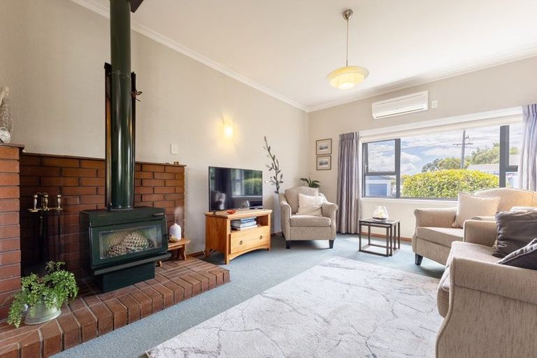 Photo of property in 42 Domain Road, Otaki, 5512