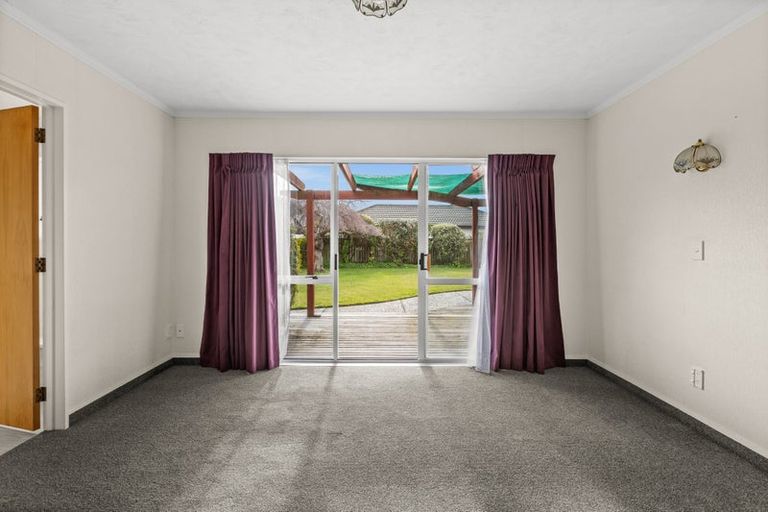 Photo of property in 4 Knightsbridge Place, Taradale, Napier, 4112