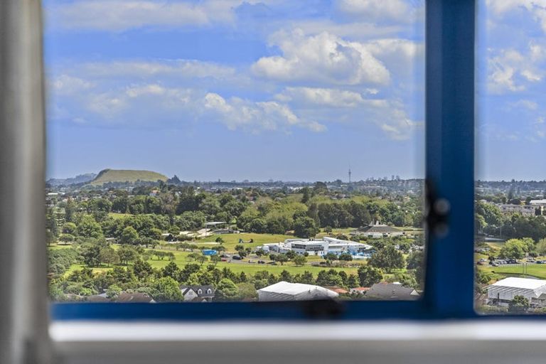 Photo of property in 40 Mccahill Views, Botany Downs, Auckland, 2010