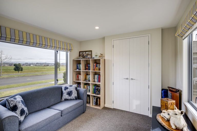 Photo of property in 52 Orotu Drive, Poraiti, Napier, 4112