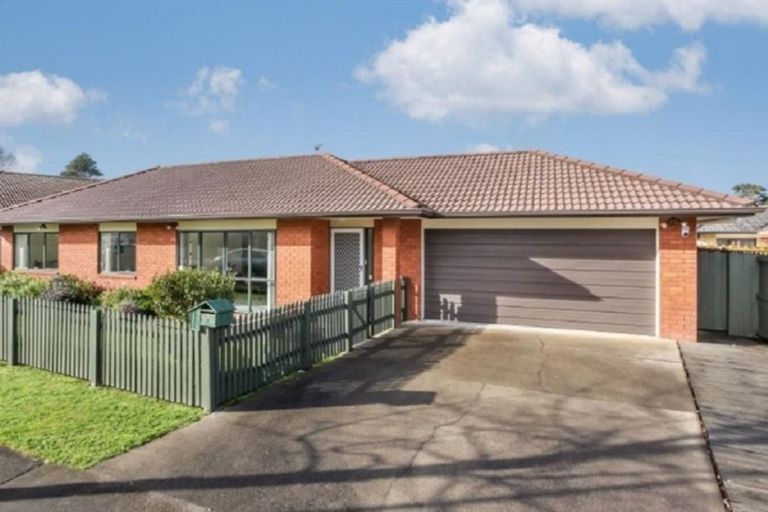 Photo of property in 4 Emmerdale Avenue, Papakura, 2110