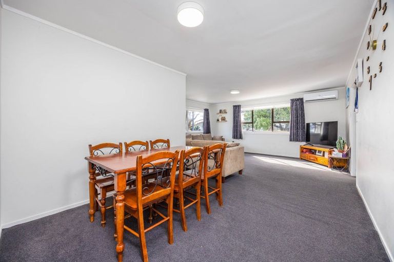Photo of property in 381 Roscommon Road, Clendon Park, Auckland, 2103
