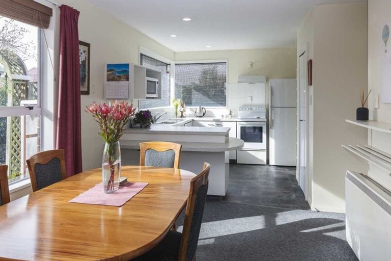 Photo of property in 2/11 Leith Place, Spreydon, Christchurch, 8024