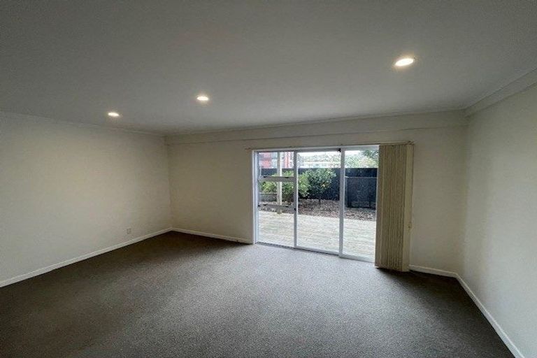 Photo of property in 2/185 Shakespeare Road, Milford, Auckland, 0620