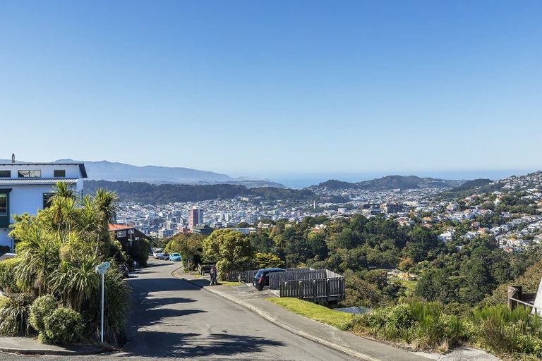 Photo of property in 3 Puketiro Avenue, Northland, Wellington, 6012