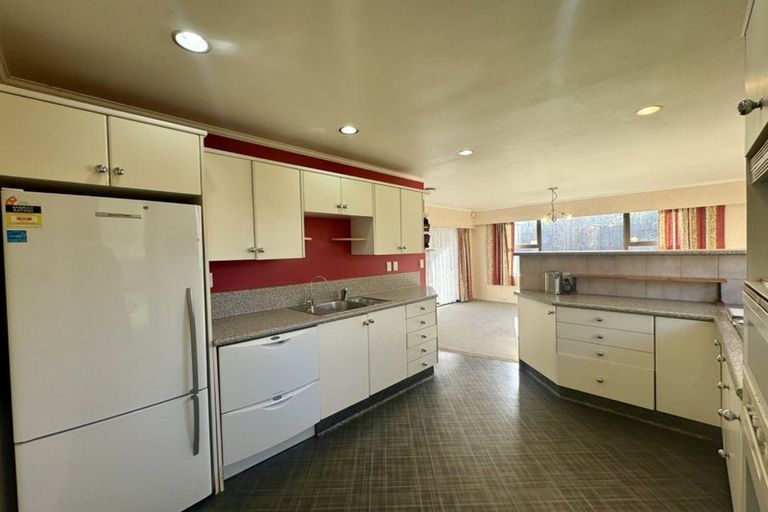 Photo of property in 18 Barton Road, Heretaunga, Upper Hutt, 5018