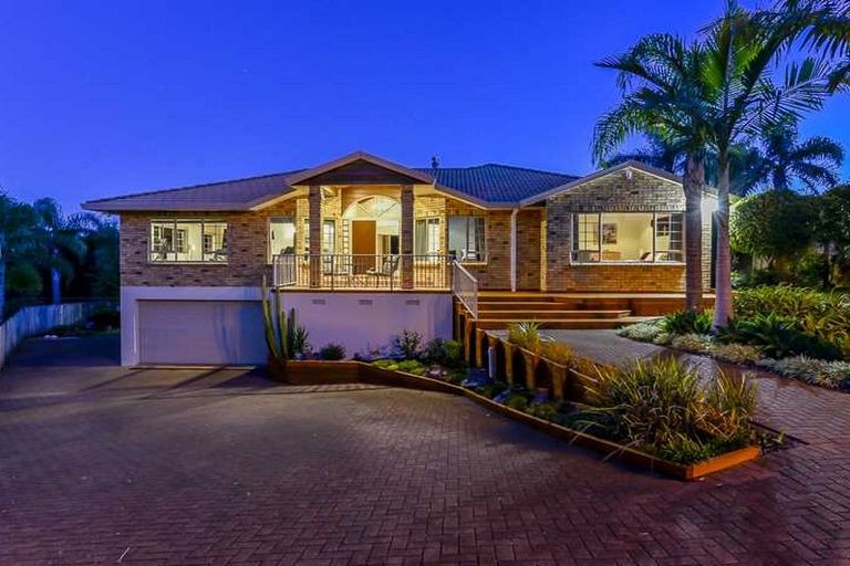 Photo of property in 7 Mistral Place, West Harbour, Auckland, 0618