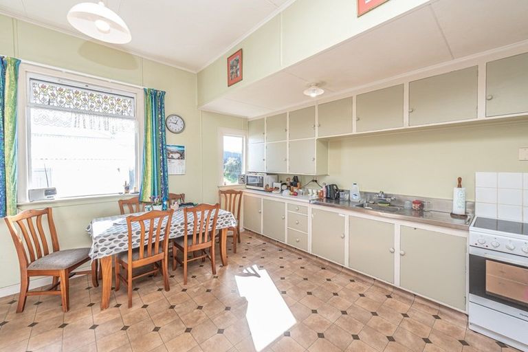 Photo of property in 26 Egmont Street, Castlecliff, Whanganui, 4501