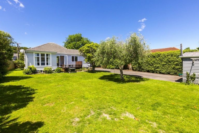 Photo of property in 32 Heretaunga Square, Silverstream, Upper Hutt, 5019