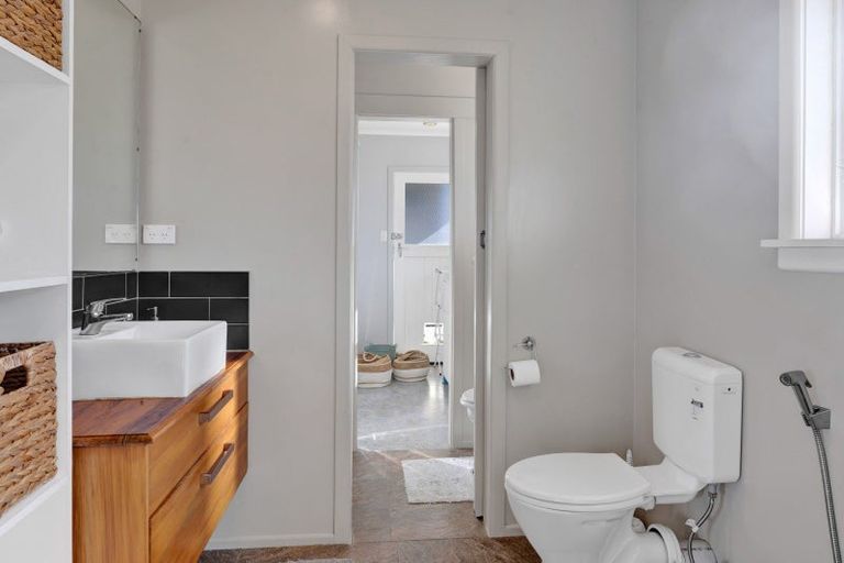 Photo of property in 15 Mount View Place, Spotswood, New Plymouth, 4310