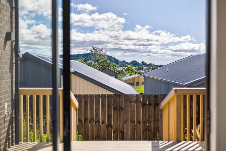 Photo of property in 15 Piringa Road, Pukekohe, 2120