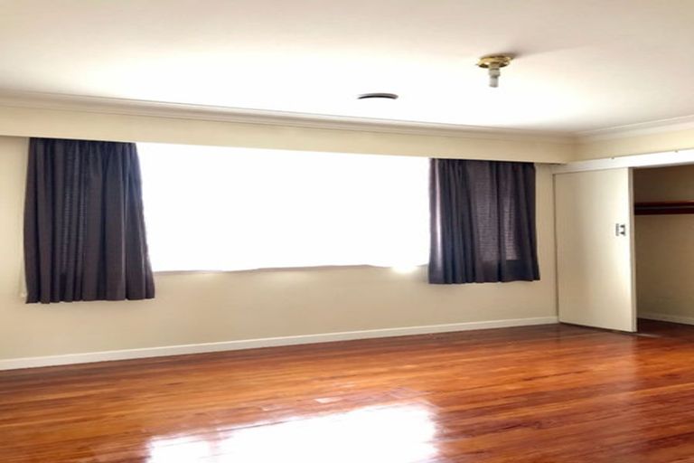 Photo of property in 42 Archibald Road, Kelston, Auckland, 0602