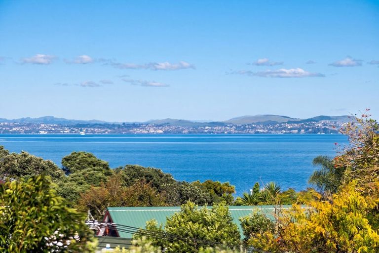 Photo of property in 2/953 Beach Road, Torbay, Auckland, 0630