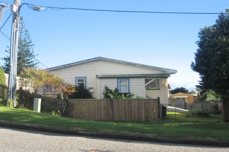 Photo of property in 15 Paneta Street, Paekakariki, 5034