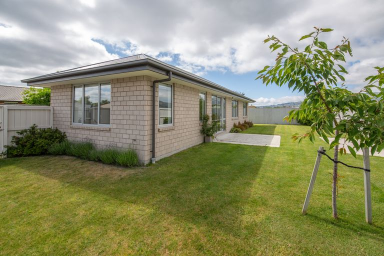 Photo of property in 18 Munich Place, Bromley, Christchurch, 8062