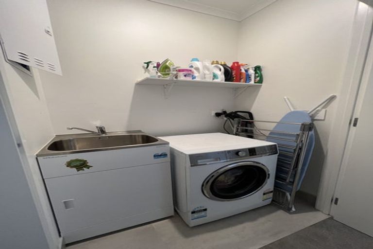 Photo of property in 2/2 Warrant Officer Lane, Hobsonville, Auckland, 0616