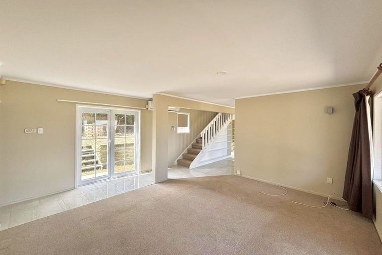 Photo of property in 5 Ancona Lane, Goodwood Heights, Auckland, 2105