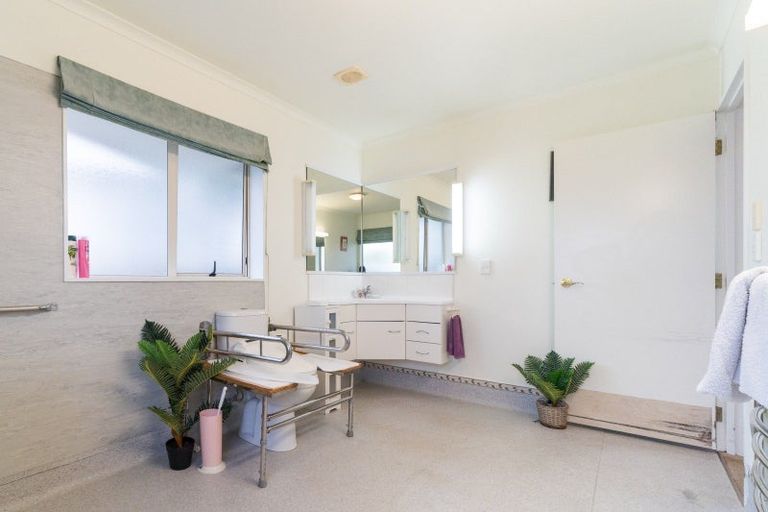 Photo of property in 14 Scandia Court, Hokowhitu, Palmerston North, 4410