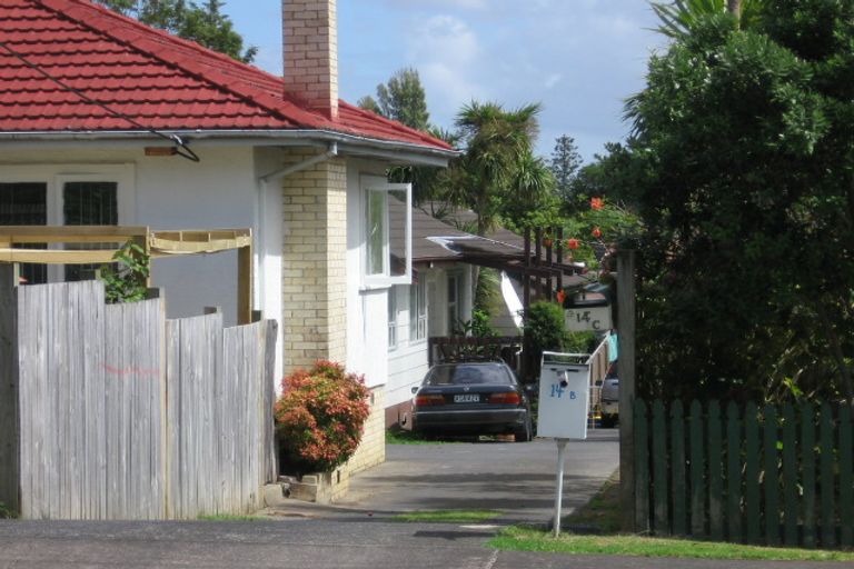 Photo of property in 2/14 Cresta Avenue, Beach Haven, Auckland, 0626