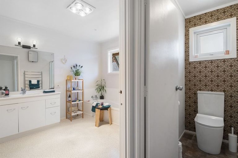 Photo of property in 2/40 Beulah Avenue, Rothesay Bay, Auckland, 0630