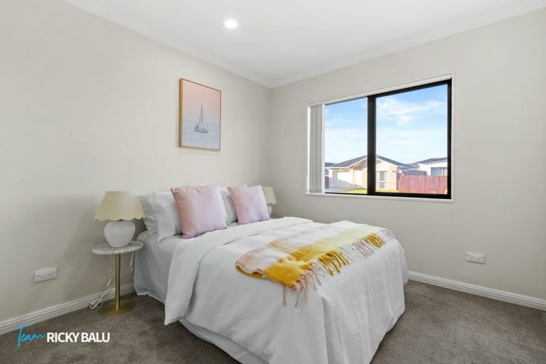 Photo of property in 17 Hard Beech Street, Takanini, 2110