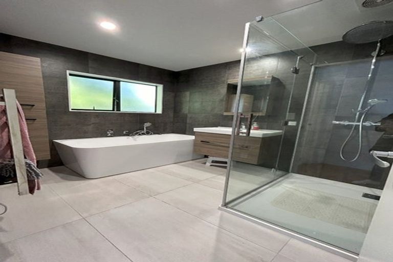 Photo of property in 12b Kimberly Grove, Greenhithe, Auckland, 0632