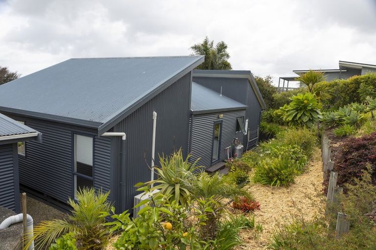 Photo of property in 9 Dudley Crescent, Cable Bay, 0420
