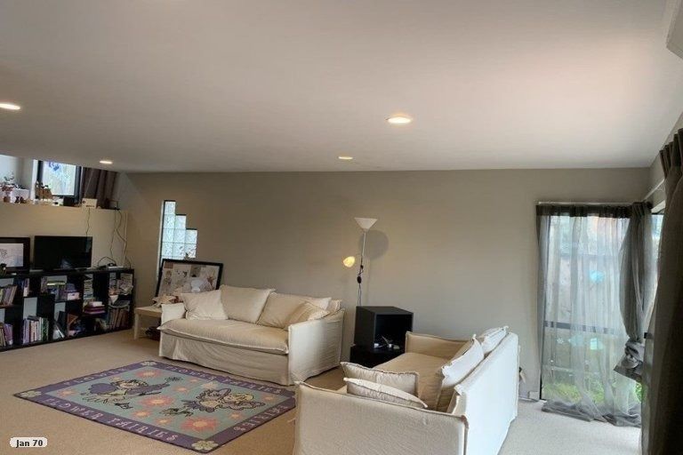 Photo of property in 2/8 Sunnynook Road, Sunnynook, Auckland, 0620