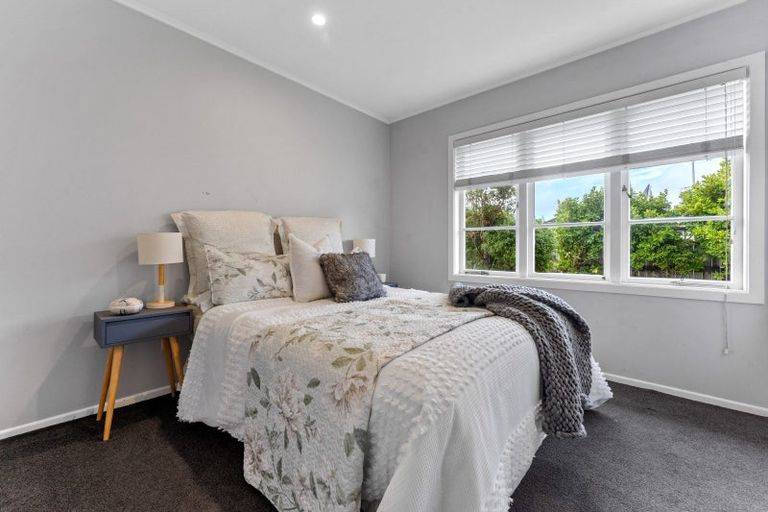 Photo of property in 57 Amberley Avenue, Te Atatu South, Auckland, 0610