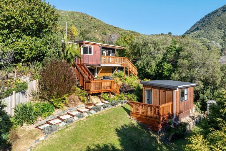 Photo of property in 7 Webster Place, Picton, 7220