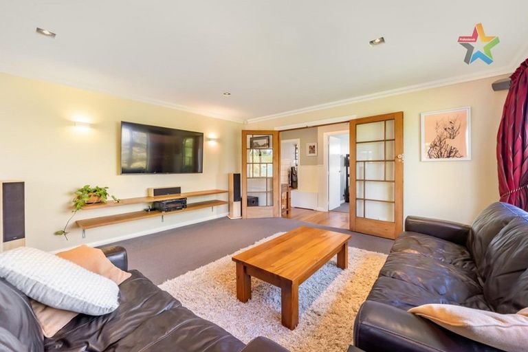 Photo of property in 188 Miromiro Road, Normandale, Lower Hutt, 5010