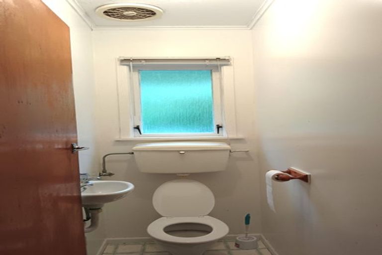 Photo of property in 2 Epsom Way, Karori, Wellington, 6012