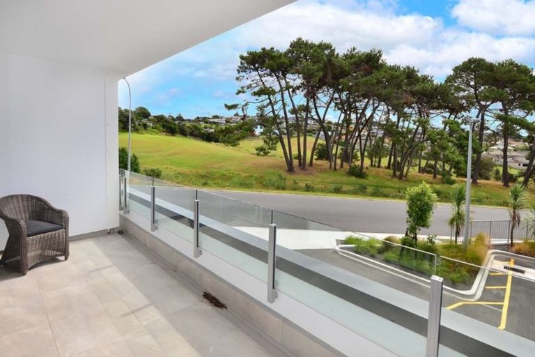 Photo of property in 10 Blue Gum Avenue, Silverdale, 0932