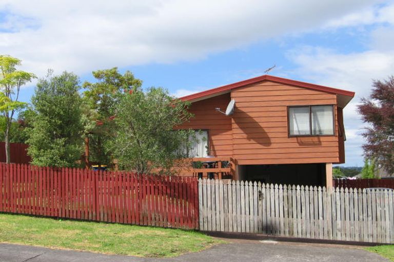 Photo of property in 3 Madigan Place, Glendene, Auckland, 0602