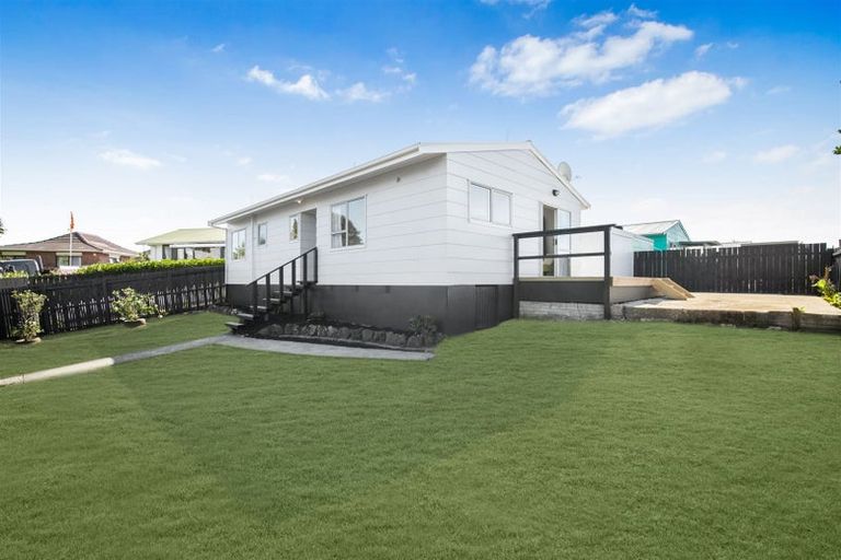 Photo of property in 1/10 Kennington Drive, Clendon Park, Auckland, 2103