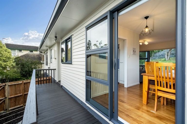 Photo of property in 2/539 Glenfield Road, Glenfield, Auckland, 0629