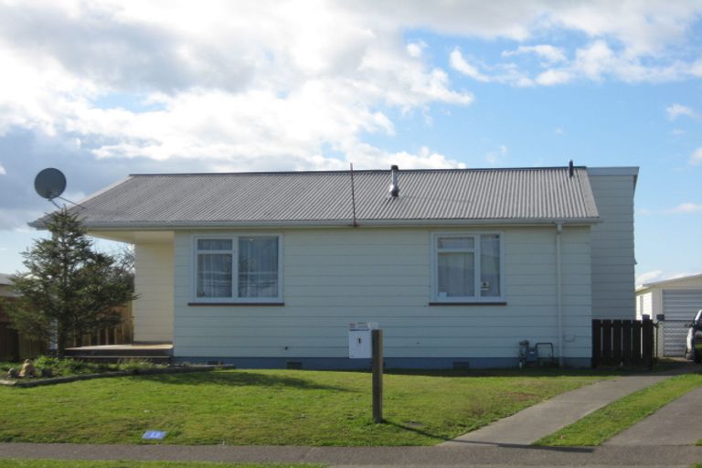 Photo of property in 1 Kinross Street, Levin, 5510