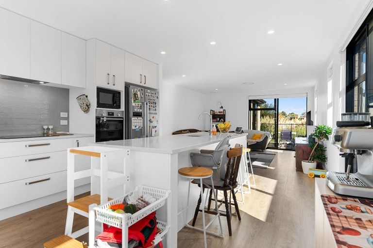 Photo of property in 11 Hinaki Street, Poike, Tauranga, 3112