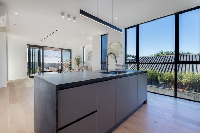 Photo of property in 12a Kowhai Road, Campbells Bay, Auckland, 0630