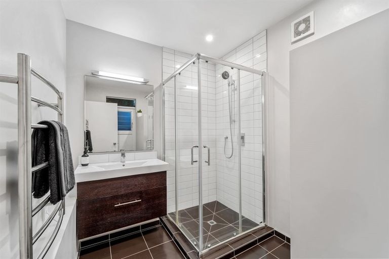 Photo of property in 19 Garmons Way, Castor Bay, Auckland, 0620