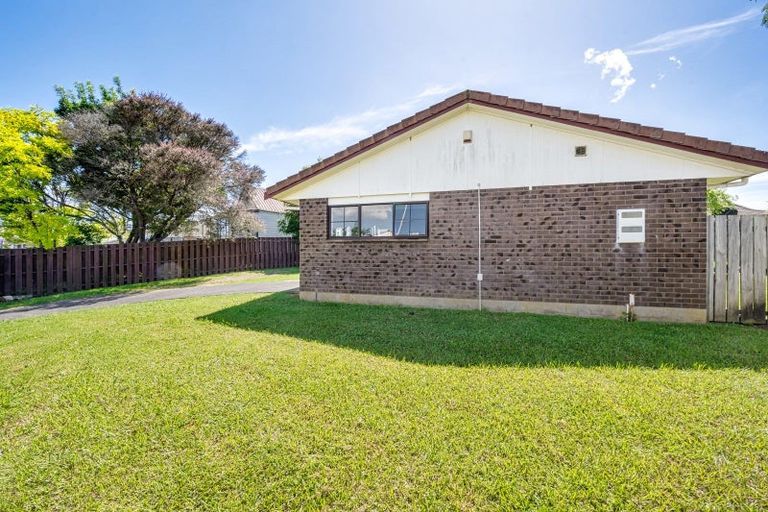 Photo of property in 52 Aviemore Drive, Highland Park, Auckland, 2010